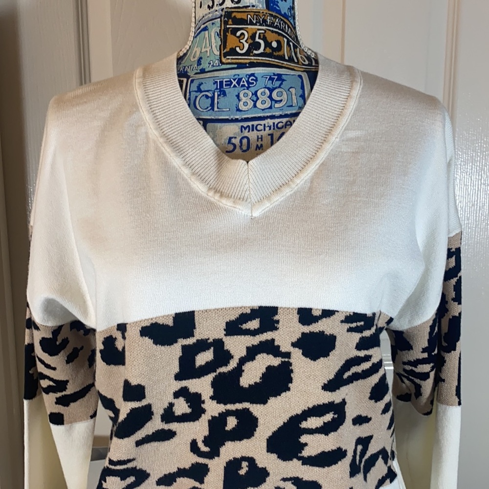 NEW! Leopard sweater - Picture 2 of 5